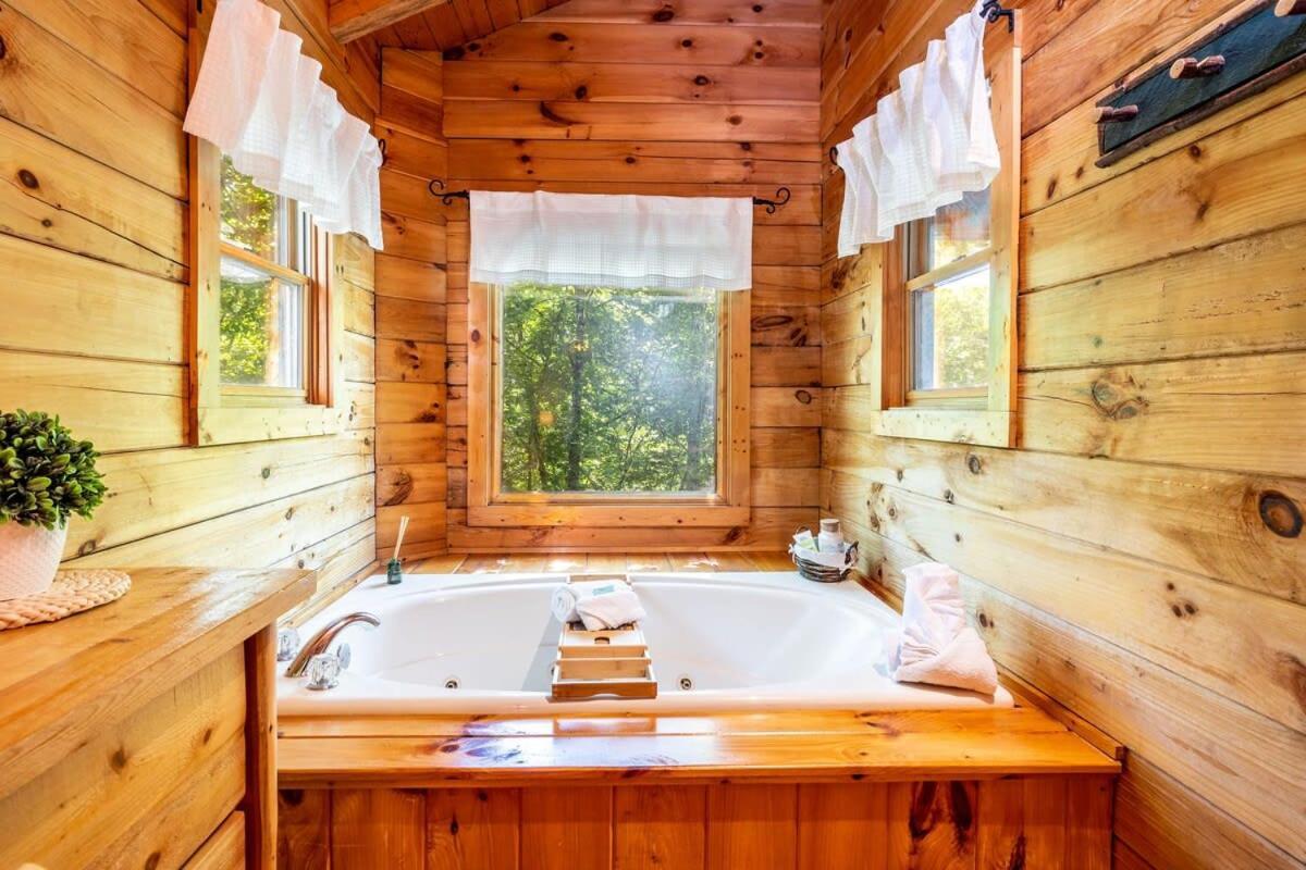 Quaint & Secluded Near Dollywood With Bbq&Hot Tub Villa Pigeon Forge Exterior foto